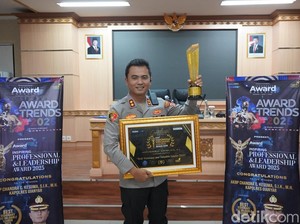 Kapolres Gianyar Raih Penghargaan Best Visionary and Valuable Leader 2025