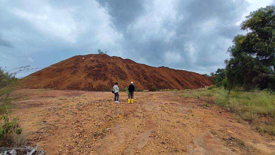 Kementerian ESDM melakukan lelang terbuka stockpile bauksit sebanyak 629.000 ton di Kepulauan Riau. Bauksit tersebut merupakan sisa hasil produksi dari tambang yang izinnya sudah berakhir. (Dok. Ditjen Gakkum Kementerian ESDM)