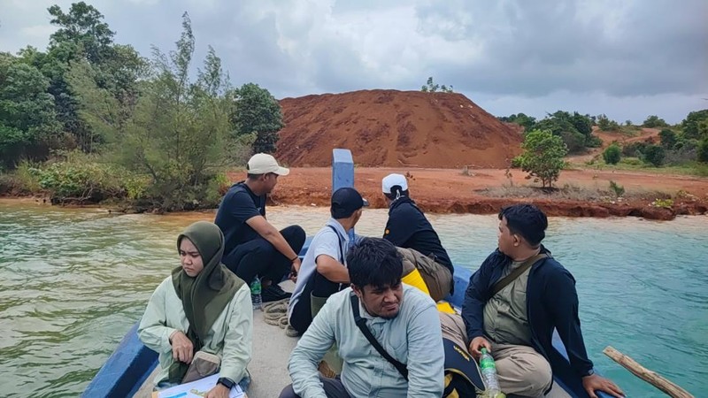 Kementerian ESDM melakukan lelang terbuka stockpile bauksit sebanyak 629.000 ton di Kepulauan Riau. Bauksit tersebut merupakan sisa hasil produksi dari tambang yang izinnya sudah berakhir. (Dok. Ditjen Gakkum Kementerian ESDM)