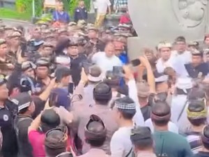Kericuhan Kembali Pecah di Desa Bugbug, Dipicu Pembubaran Upacara Pecaruan