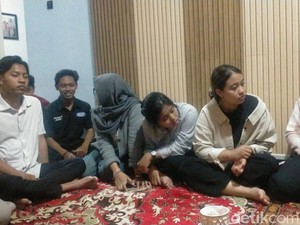 Duka di Kediaman Mahasiswi UMM yang Diduga Dibunuh Oknum Polisi