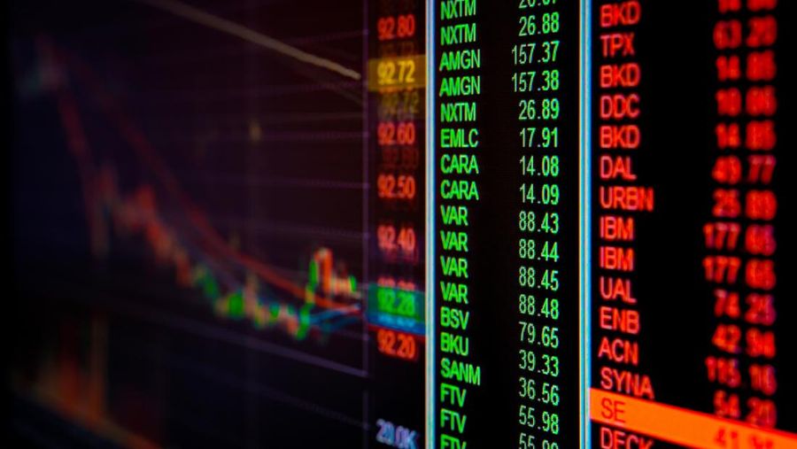 IHSG menguat ke 8.686 ditopang saham DSSA, BREN, dan GOTO. KOTA akuisisi vila Rp200 miliar, dan CSIS umumkan rights issue akhir 2025.