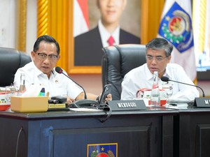 Mendagri Jelaskan Peran Gubernur dalam Penetapan Upah Minimum 2026