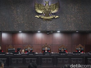 Nasib Dosen dengan Gaji di Bawah UMR, Kini Menggugat ke MK