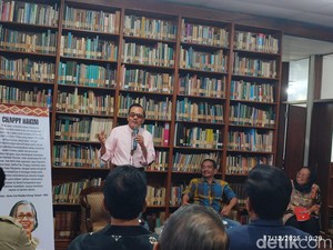 Buku Mamak Pulang, Ekspresi Cinta Keluarga Eks KSAU Chappy Hakim pada Ibunda