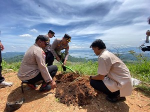Polres Sumedang-Pandawara Buka Peluang Hijau di Lahan Eks Tambang