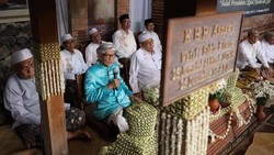Hadiri Haul KHR Asnawi, Rais Aam PBNU Ingatkan Bahaya Disrupsi Iman