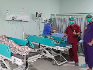 Gerak Cepat Tim Medis Sulsel Operasi Caesar Ibu Hamil Pascabencana di Aceh