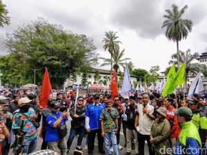 Buruh Jabar Desak Penetapan UMP Berbasis KHL