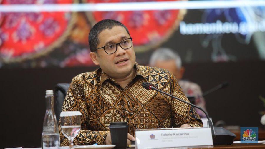 Direktur Jenderal Direktorat Jenderal Strategi Ekonomi dan Fiskal, Febrio Kacaribu saat konferensi pers APBN KITA di Kantor Kementerian Keuangan, Jakarta, Kamis (18/12/2025). (CNBC Indonesia/Faisal Rahman)