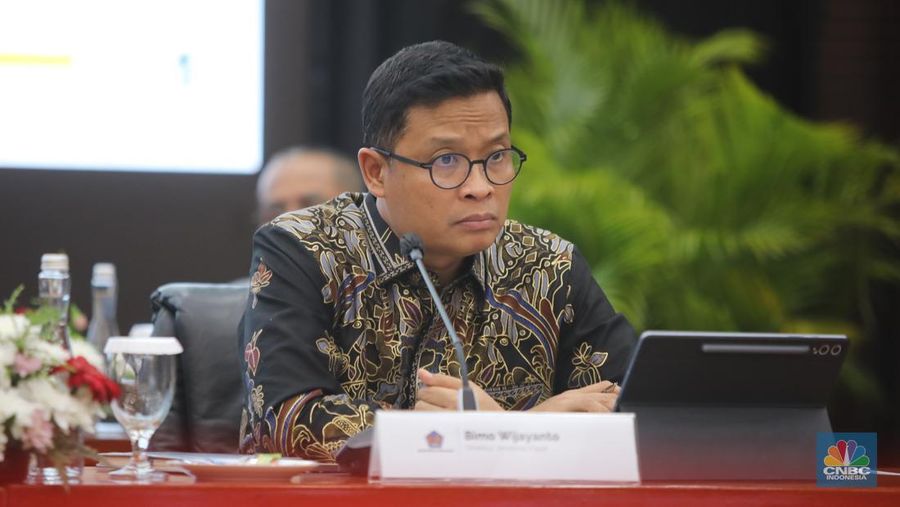 Direktur Jenderal Pajak, Bimo Wijayanto saat konferensi pers APBN KITA di Kantor Kementerian Keuangan, Jakarta, Kamis (18/12/2025). (CNBC Indonesia/Faisal Rahman)