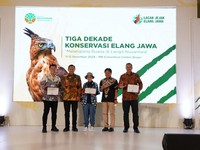 Lestarikan Elang Jawa, PGE Raih Penghargaan Menteri Kehutanan