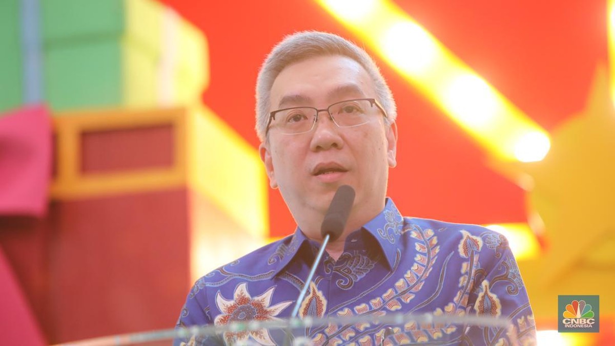 Rupiah Tertekan, Bos Ritel Bilang Harga Baju-Sepatu Naik Mul