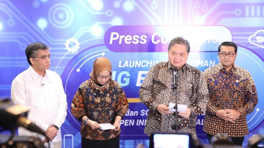 Menaker Yassierli dan Menko Airlangga saat mengumumkan soal kebijakan WFA saat libur Nataru, Kamis (18/12/2025). (Dok. Kemnaker)