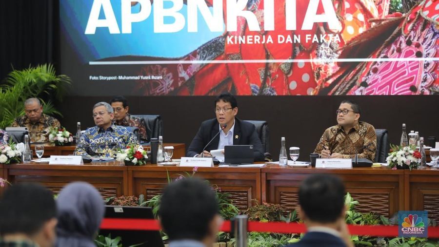 Menteri Keuangan, Purbaya Yudhi Sadewa saat konferensi pers APBN KITA di Kantor Kementerian Keuangan, Jakarta, Kamis (18/12/2025). (CNBC Indonesia/Faisal Rahman)