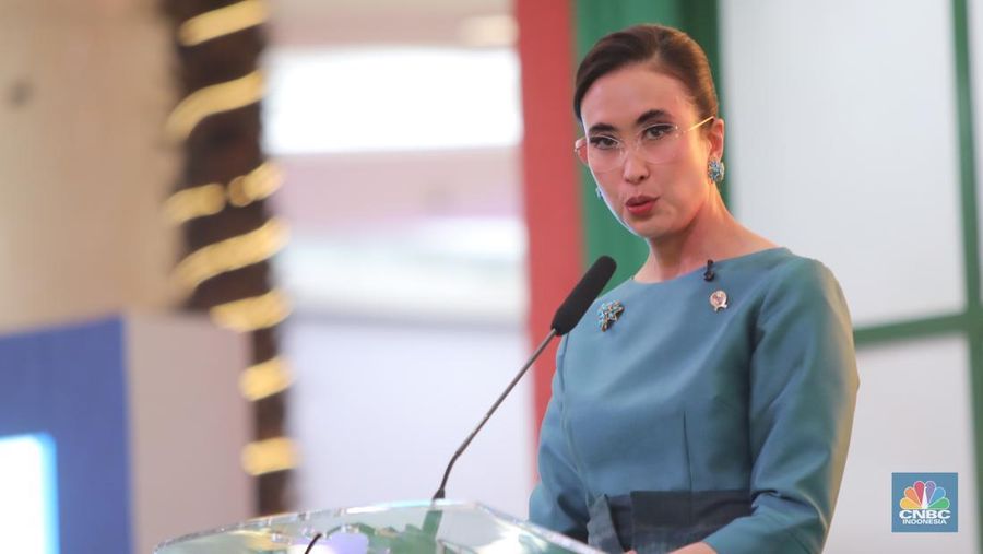 Menteri Pariwisata, Widiyanti Putri Wardhana saat menghadiri Opening Ceremony BINA Indonesia Great Sale di Pusat Perbelajaan Kota Kasablanka, Jakarta, Kamis (18/12/2025). (CNBC Indonesia/Faisal Rahman)