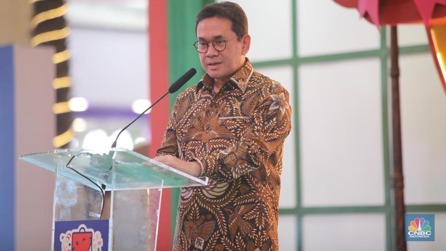 Menteri Perdagangan, Budi Santoso saat menghadiri Opening Ceremony BINA Indonesia Great Sale di Pusat Perbelajaan Kora Kasablanka, Jakarta, Kamis (18/12/2025). (CNBC Indonesia/Faisal Rahman)