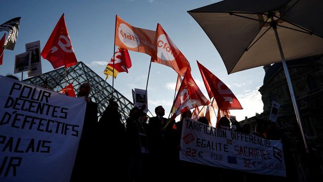 Mengular, Turis Antre Panjang Depan Museum Louvre Gegara Pegawai Mogok