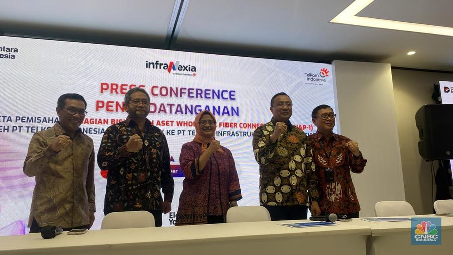 Telkom Group melakukan pemisahan aset fiber perusahaan ke PT Telkom Infrastruktur Indonesia. Mulai 1 Januari 2026 bakal dimulai legal day one yang disampaikan dalam press conference, di Jakarta, Kamis (18/12/2025). (CNBC Indonesia/Novina Putri Bestari)