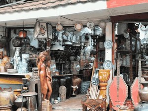 Pasar Jalan Surabaya, Pasar Antik Legendaris yang Mendunia