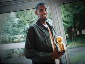 Alexander Isak Raih Gelar Pemain Terbaik Swedia 2025