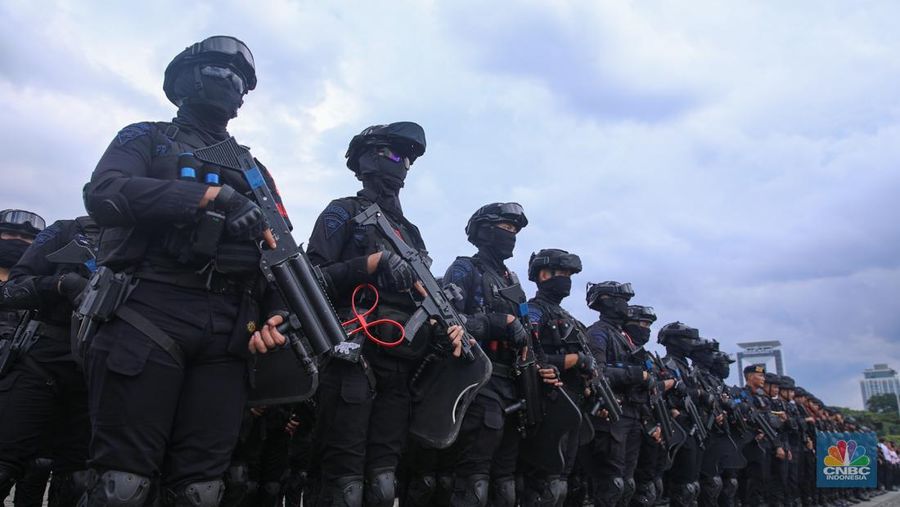 Foto: Ilustrasi personel Polri. (CNBC Indonesia/Faisal Rahman)