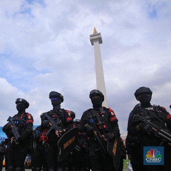 Ramai-Ramai Polisi Kumpul di Monas, Ada Apa?