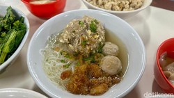 Bakso Tujuh Pemuda: Puas Makan Bakso Urat Jumbo Pakai Tetelan Goreng di Bogor