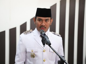 3 Mobil Beda Status Bernilai Miliaran Bupati Bekasi Ade Kuswara