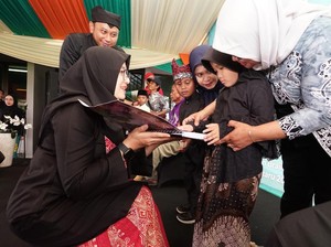 Peringati Harjaba, Bupati Ipuk Serahkan Kaki Palsu hingga Al-Quran Braille