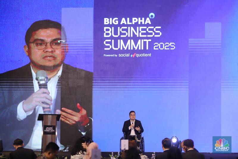 Menteri Koordinator Bidang Infrastruktur dan Pembangunan Kewilayahan (Menko IPK) Agus Harimurti Yudhoyono (AHY), menyampaikan paparan dalam acara Big Alpha Business Summit 2025 di Jakarta, Jumat (19/12/2025). (CNBC Indonesia/Faisal Rahman)