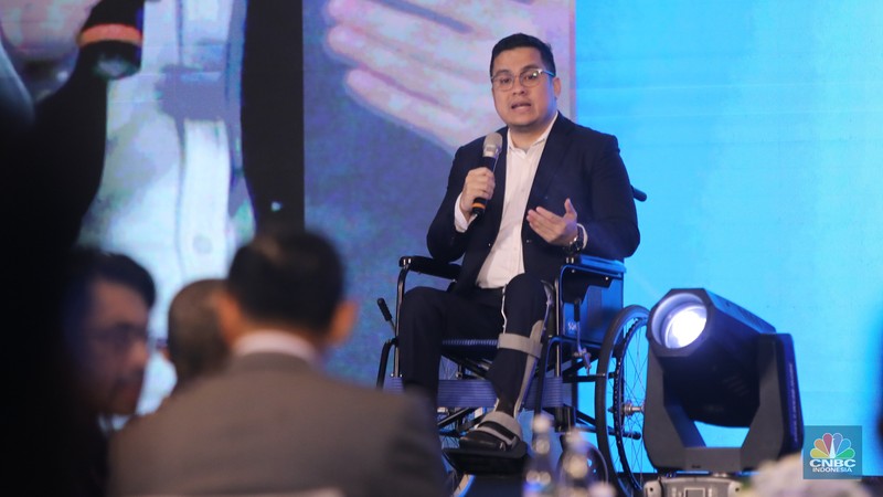 Menteri Koordinator Bidang Infrastruktur dan Pembangunan Kewilayahan (Menko IPK) Agus Harimurti Yudhoyono (AHY), menyampaikan paparan dalam acara Big Alpha Business Summit 2025 di Jakarta, Jumat (19/12/2025). (CNBC Indonesia/Faisal Rahman)