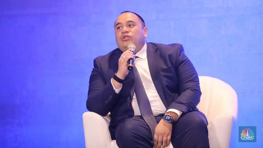 Chief Investment Officer (CIO) Danantara, Pandu Sjahrir menyampaikan paparan dalam acara Big Alpha Business Summit 2025 di Jakarta,  Jumat (19/12/2025). (CNBC Indonesia/Faisal Rahman)