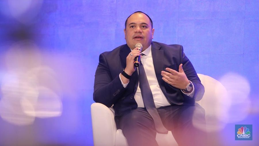 Chief Investment Officer (CIO) Danantara, Pandu Sjahrir menyampaikan paparan dalam acara Big Alpha Business Summit 2025 di Jakarta,  Jumat (19/12/2025). (CNBC Indonesia/Faisal Rahman)