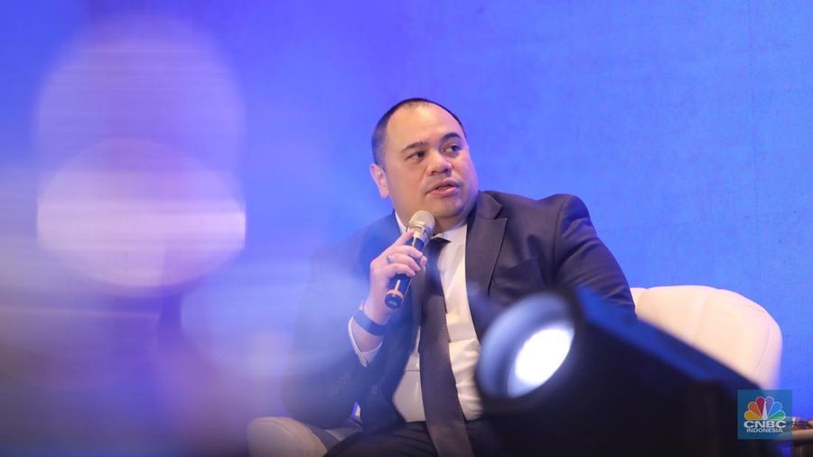 Chief Investment Officer (CIO) Danantara, Pandu Sjahrir menyampaikan paparan dalam acara Big Alpha Business Summit 2025 di Jakarta,  Jumat (19/12/2025). (CNBC Indonesia/Faisal Rahman)