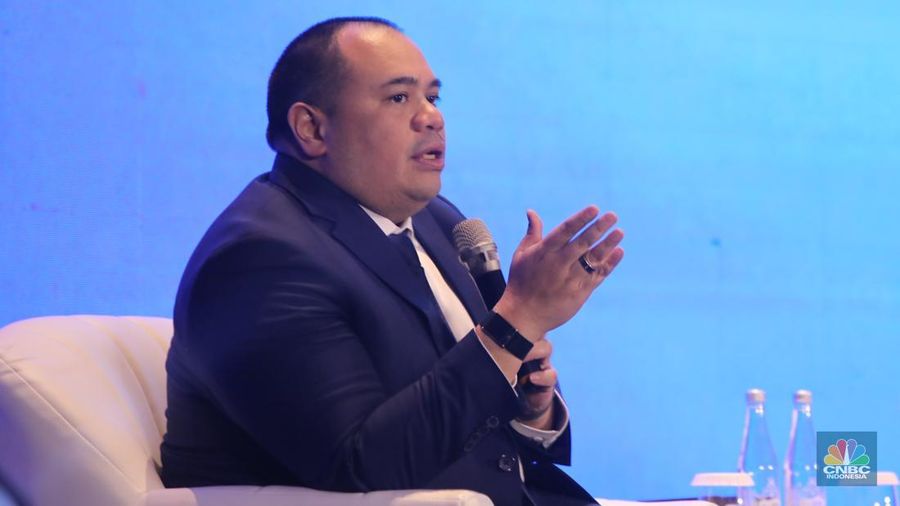 Chief Investment Officer (CIO) Danantara, Pandu Sjahrir menyampaikan paparan dalam acara Big Alpha Business Summit 2025 di Jakarta,  Jumat (19/12/2025). (CNBC Indonesia/Faisal Rahman)