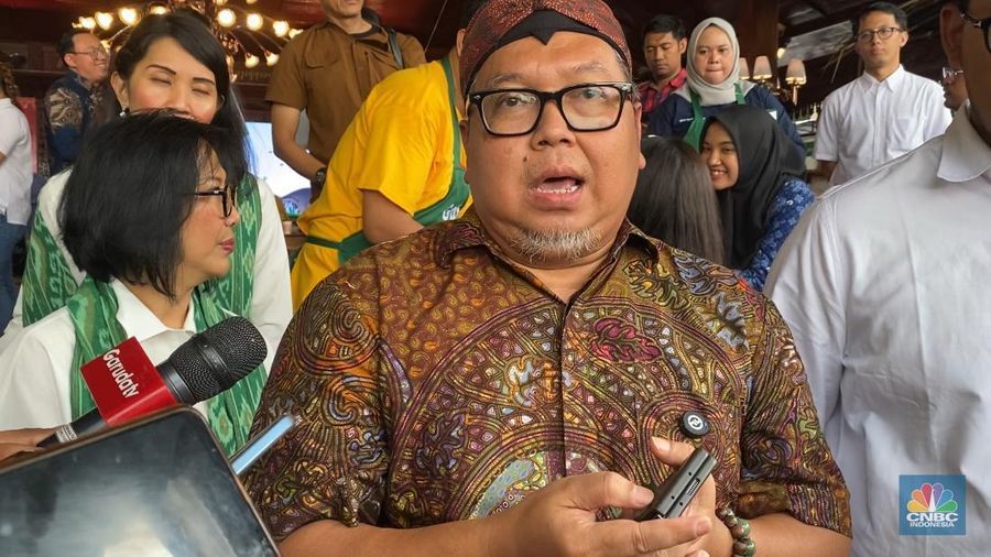 Deputi Bidang Usaha Kecil Kementerian UMKM, Temmy Satria Permana saat ditemui usai acara Kota Masa Depan #BeraniDigital di Pendopo Kabupaten Kudus, Jawa Tengah, Jumat (19/12/2025). (CNBC Indonesia/Intan Rakhmayanti)