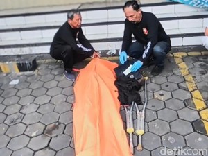 Mayat Pria Misterius Tergeletak di Depan Ruko Banyumanik Semarang