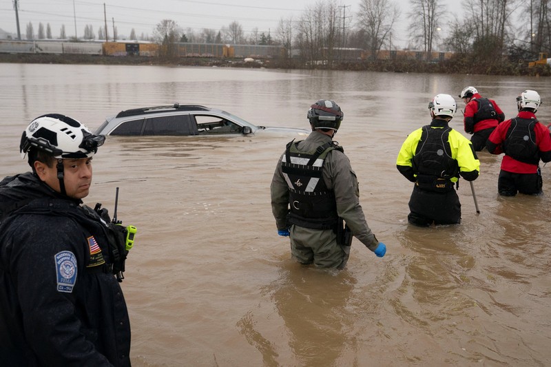 Hujan berkepanjangan telah menyebabkan banjir di Kent, Washington, Amerika Serikat. Luapan sungai akibat hujan deras merendam permukiman, jalan, dan area industri, Kamis (18/12/2025). (REUTERS/David Ryder)