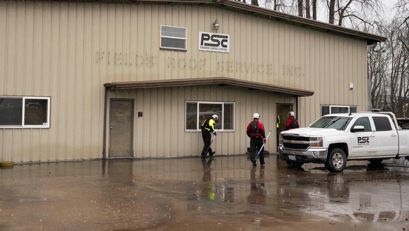 Hujan berkepanjangan telah menyebabkan banjir di Kent, Washington, Amerika Serikat. Luapan sungai akibat hujan deras merendam permukiman, jalan, dan area industri, Kamis (18/12/2025). (REUTERS/David Ryder)