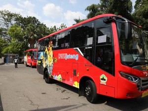 Bus Trans Jateng Tabrak Warung Bakso di Grobogan