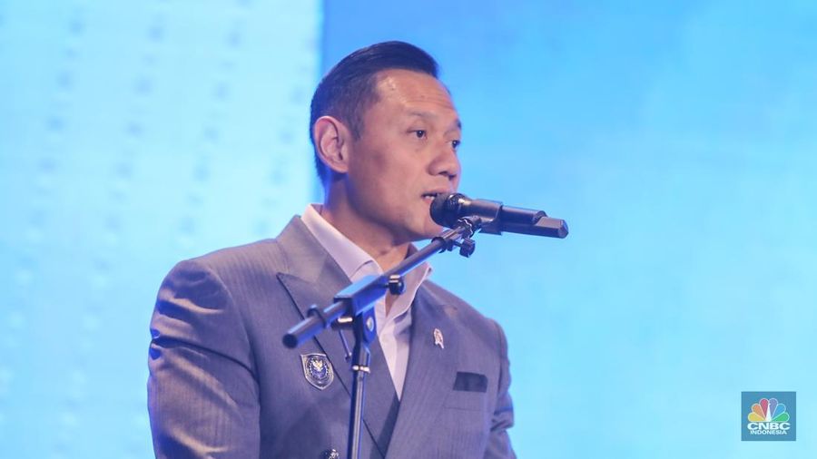 Menteri Koordinator Bidang Infrastruktur dan Pembangunan Kewilayahan, Agus Harimurti Yudhoyono (AHY) menyampaikan paparan dalam acara Big Alpha Business Summit 2025 di Jakarta,  Jumat (19/12/2025). (CNBC Indonesia/Faisal Rahman)