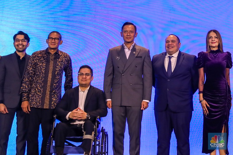 Menteri Koordinator Bidang Infrastruktur dan Pembangunan Kewilayahan (Menko IPK) Agus Harimurti Yudhoyono (AHY), menyampaikan paparan dalam acara Big Alpha Business Summit 2025 di Jakarta, Jumat (19/12/2025). (CNBC Indonesia/Faisal Rahman)