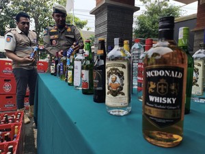 1.407 Botol Miras Bodong di Sidoarjo Dimusnahkan Jelang Nataru