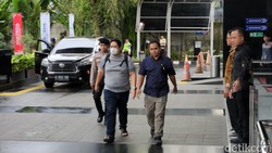 2 Orang yang Terjaring OTT Kalsel Tiba di Gedung KPK