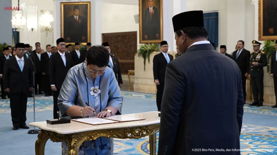 Presiden Prabowo Subianto saat melantik Dubes LBBP RI di Istana Negara, Jakarta, Jumat (19/12/2025). (Tangkapan Layar Youtube/Sekretariat Presiden)