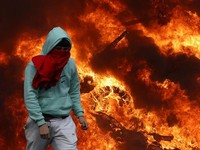 KTT Uni Eropa Ricuh: Petani Bentrok-Gas Air Mata Seliweran