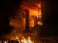 Potret Chaos Massa Mengamuk di Ibu Kota, 2 Kantor Berita Dibakar