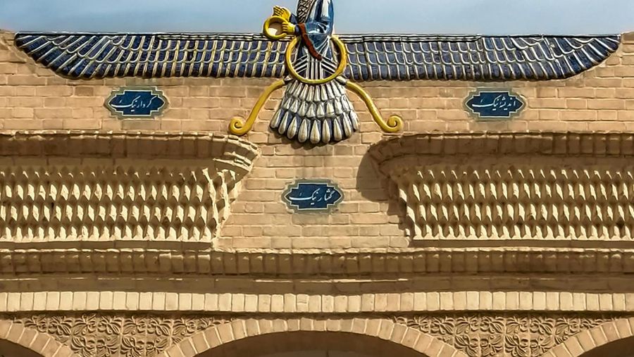 Simbol Farvahar Di Kuil Zoroaster Yazd