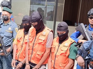 Baku Tembak di Pulau Komodo hingga Ricuh DPRD Ende